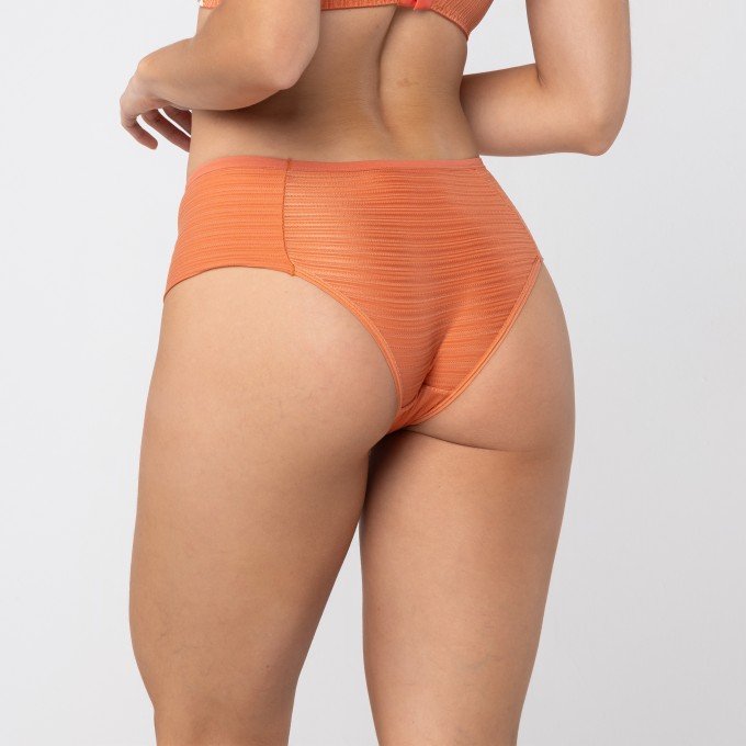 Calcinha em poliamida modelo tanga com pala dupla